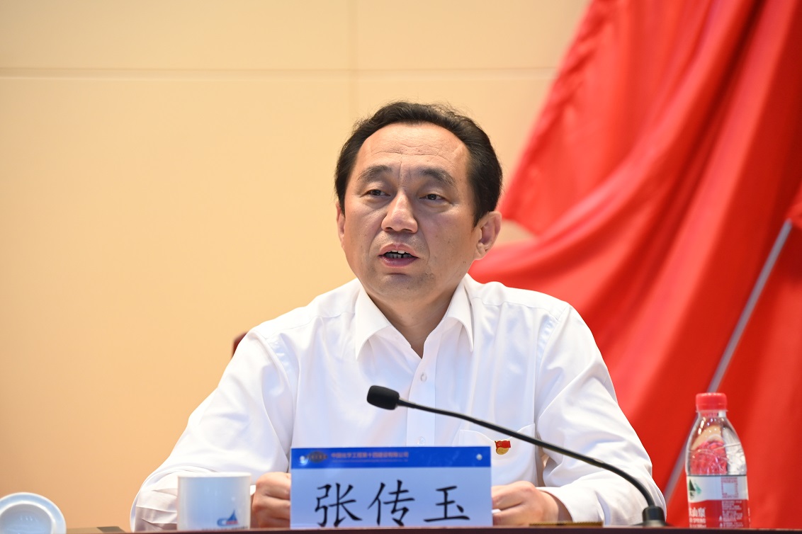 2、張傳玉表態(tài)發(fā)言.JPG 2、張傳玉表態(tài)發(fā)言.JPG